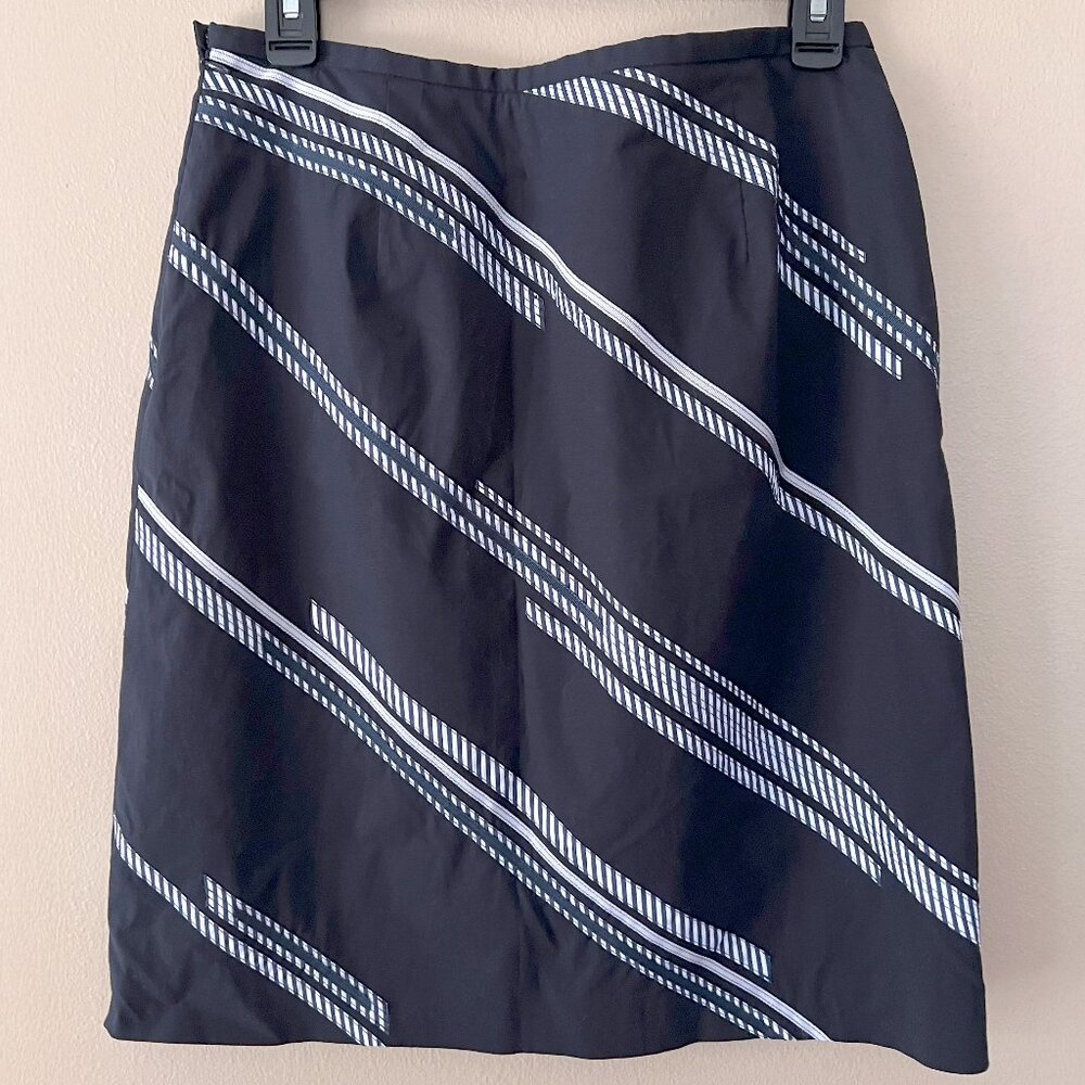 Ann Taylor A-Line Diagonal Ribbons Skirt Navy Size 6 NWOT - Picture 3 of 4